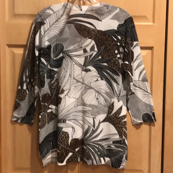 New Chico’s lightweight sweater cardigan - Picture 6 of 8